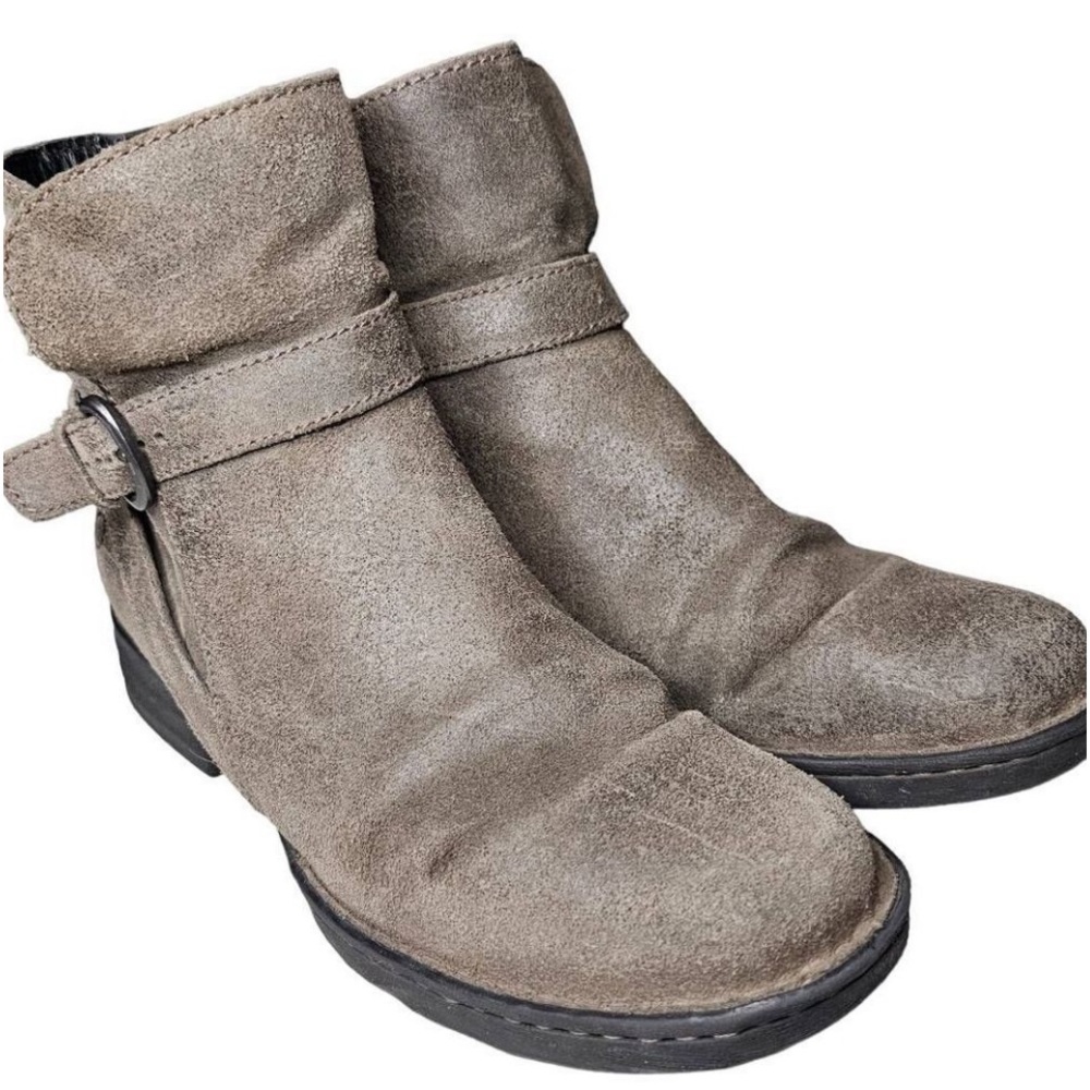Women's size 8 Born Maidread Grey
Suede Booties Ankle Boot
